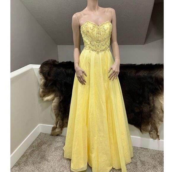 Beautiful Princess Style Strapless Beads & Glitter Party Dress With Shawl - Picture 2 of 16